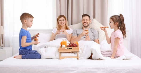 לינה וארוחת בוקר משפחתית